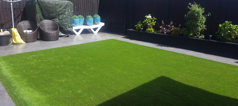 Illustration for article titled Pros and
Cons of Installing Artificial Grass for Lawn Landscaping